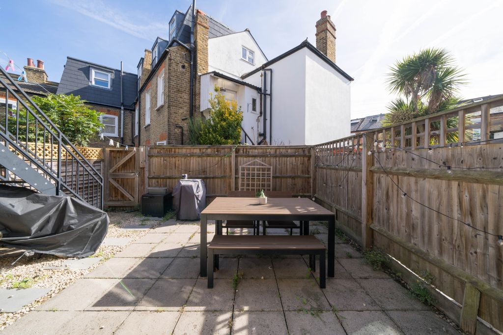 Property photo 3 of 9 Garden View 1