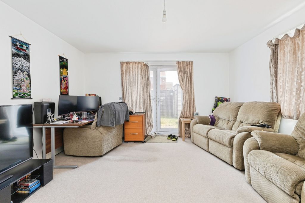 Property photo 3 of 17 Photo
