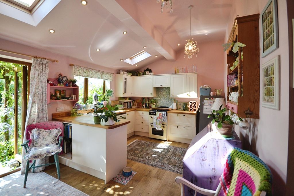 Property photo 2 of 19 Pbox-Img.Jpg