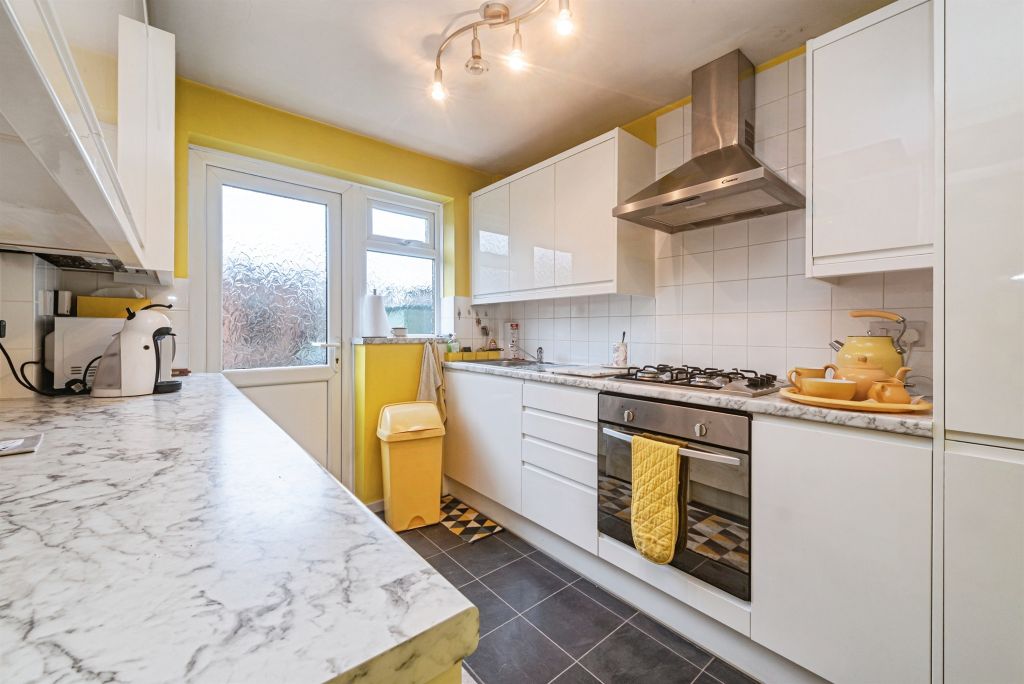 Property photo 2 of 17 Kitchen