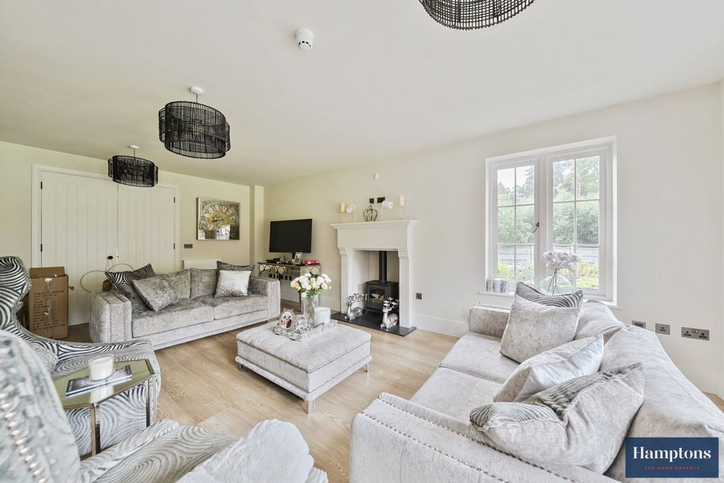 Property photo 3 of 15 Gracious Pond Road