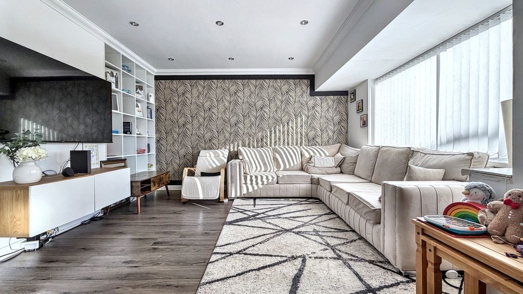 Property photo 1 of 13 Bright, Contemporary Living Room With A Large L-Sh...