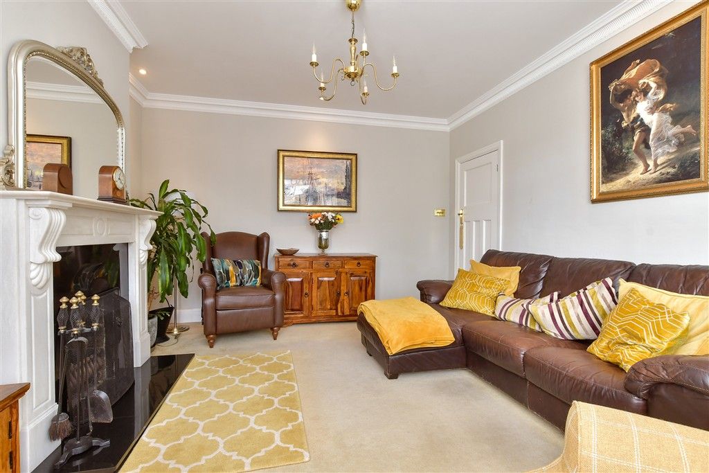 Property photo 3 of 19 Sitting Room