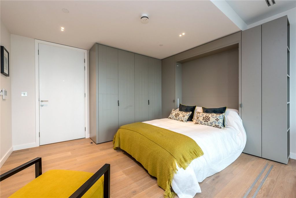 Property photo 3 of 12 Studio Apartment