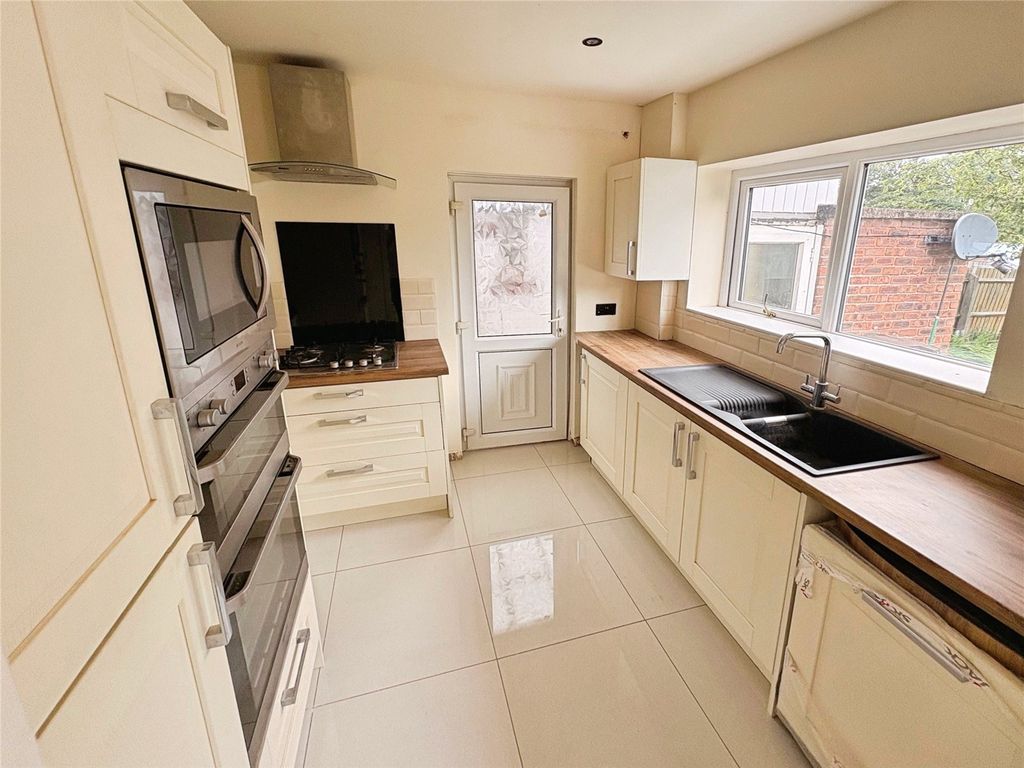 Property photo 2 of 4 Kitchen