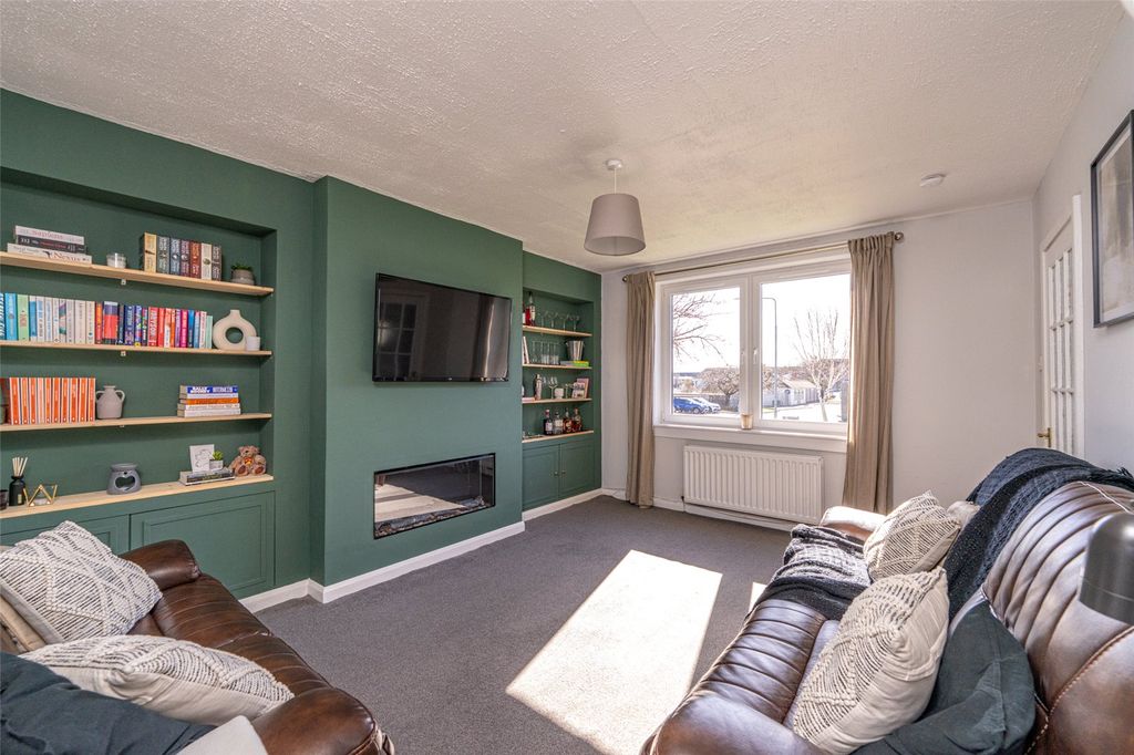 Property photo 2 of 26 Lounge