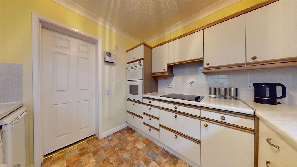 Property photo 3 of 13 Kitchen