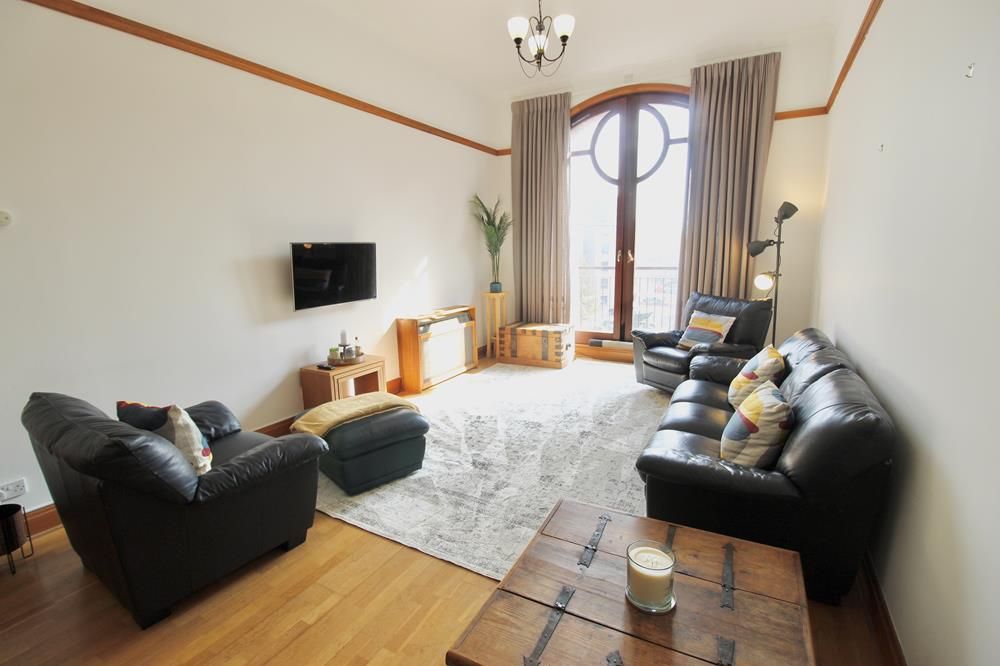 Property photo 1 of 12 Lounge