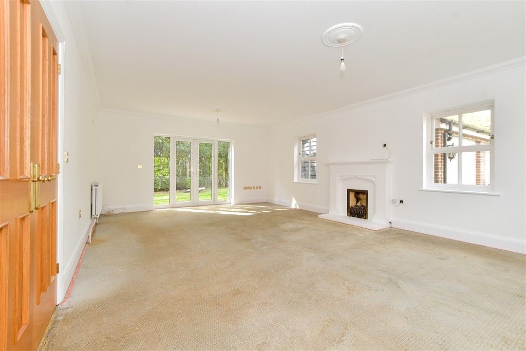 Property photo 2 of 23 Lounge