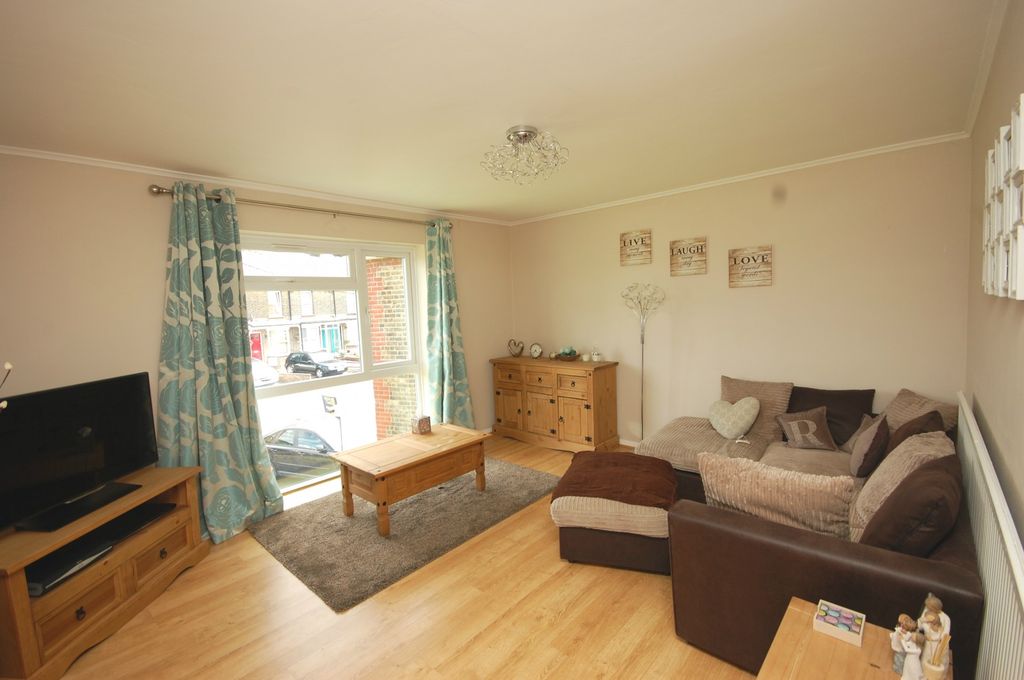 Property photo 2 of 5 Lounge