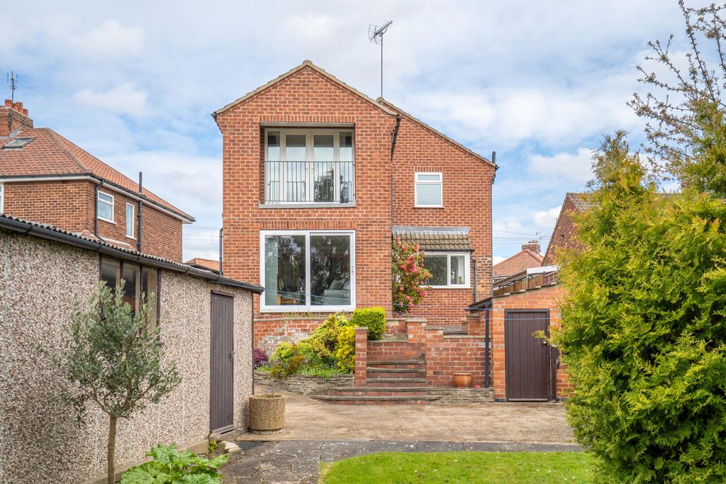 Property photo 1 of 23 Front (Exterior)