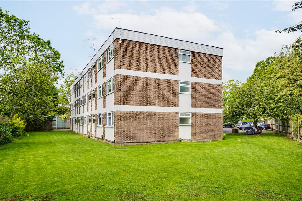 Property photo 3 of 6 For Sale - Grandfield Court, W4