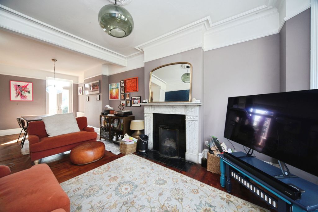 Property photo 2 of 19