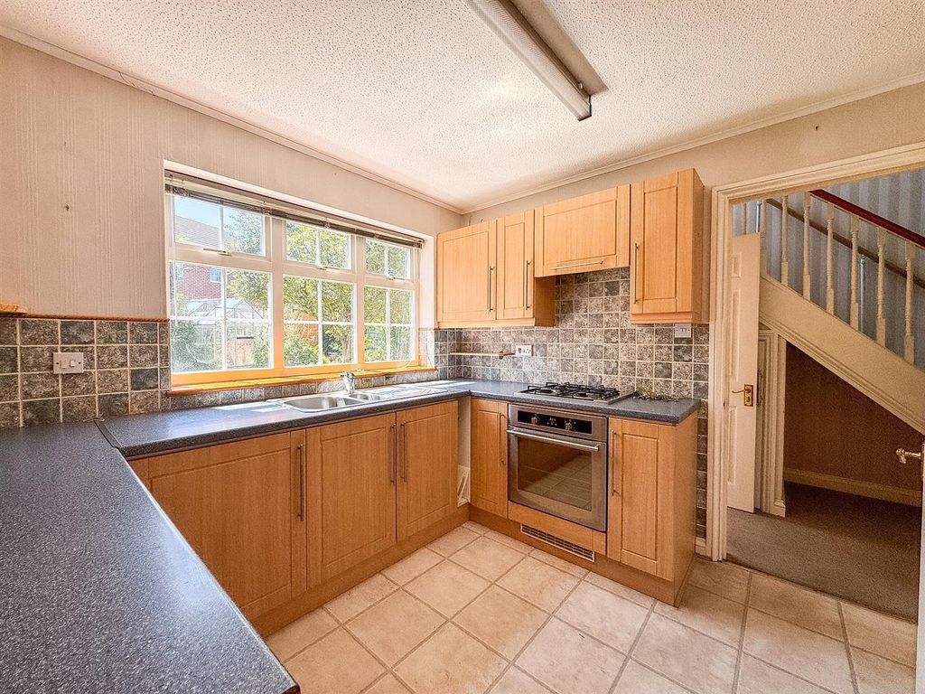 Property photo 2 of 18 Kitchen