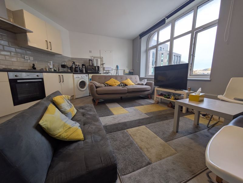 Property photo 1 of 11 Photo 7