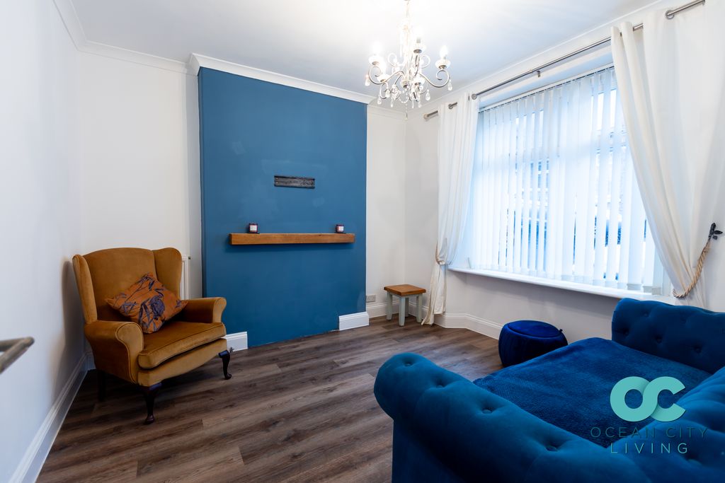 Property photo 3 of 18 Living Room