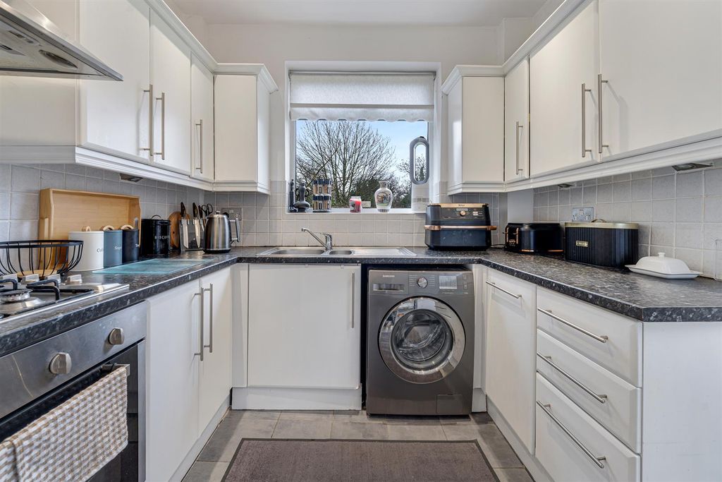 Property photo 3 of 20 14 Eglinton Avenue-10.Jpg