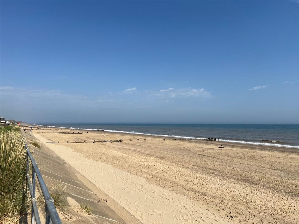 Property photo 1 of 19 Bacton Beach