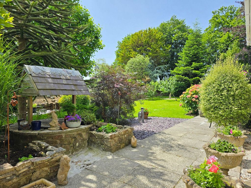 Property photo 2 of 44