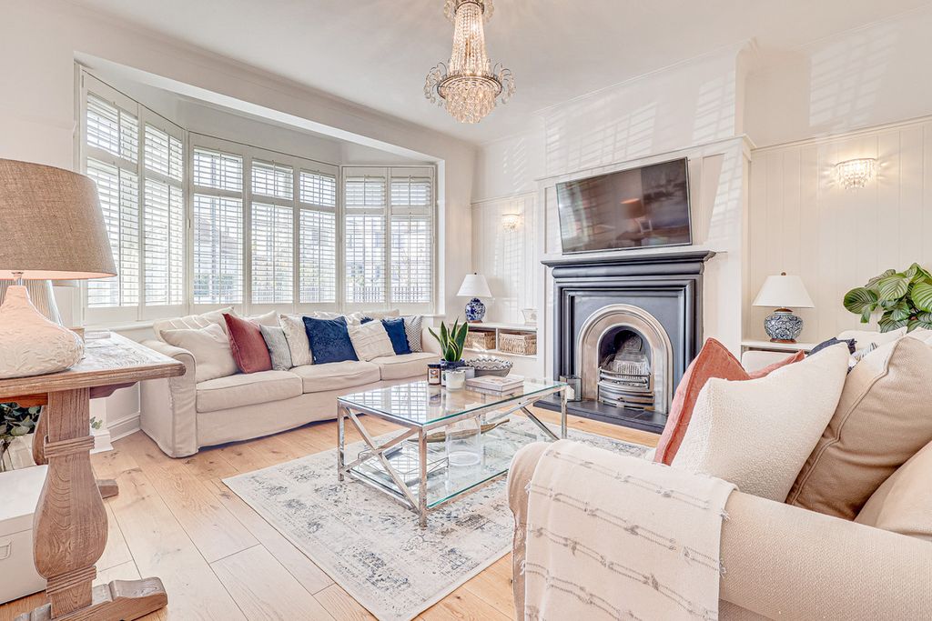 Property photo 3 of 36