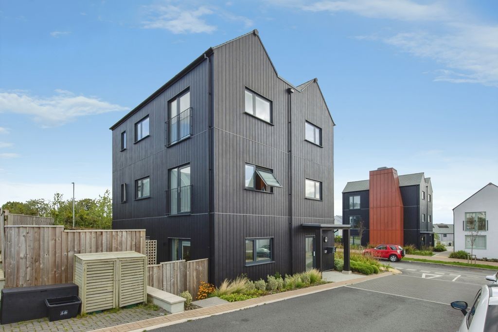 Property photo 2 of 21 Pbox-Img.Jpg