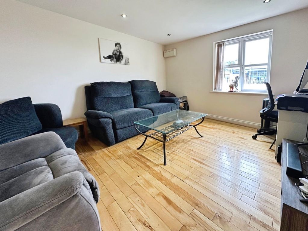 Property photo 3 of 16 Ground Floor Reception