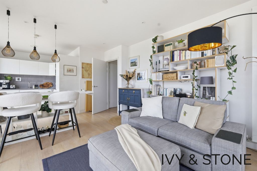 Property photo 2 of 23 5205632