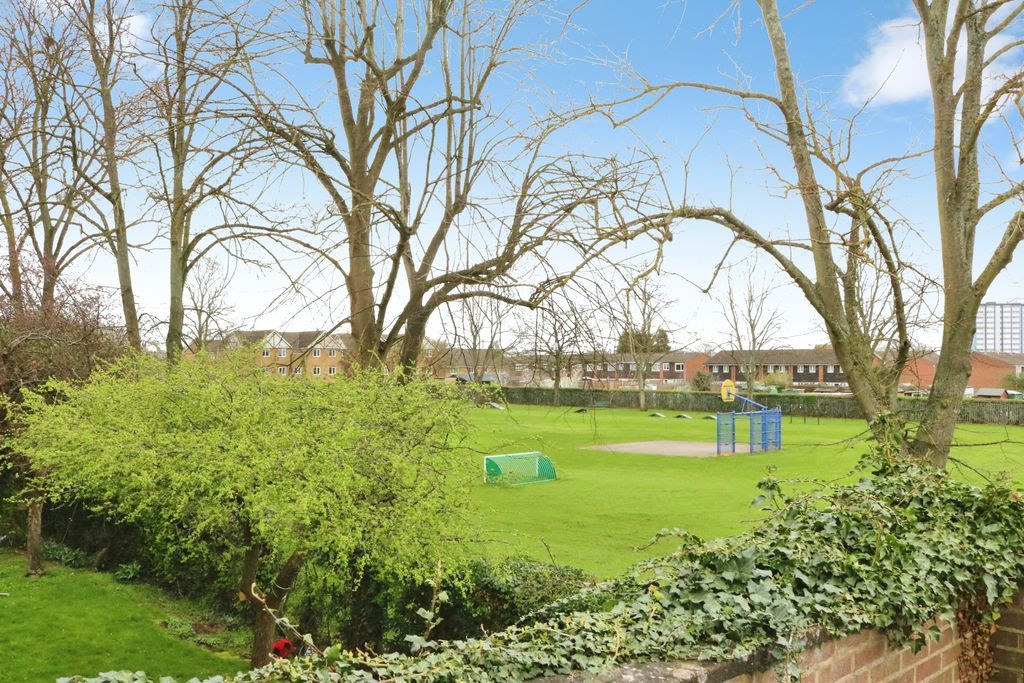 Property photo 2 of 15 Photo 6