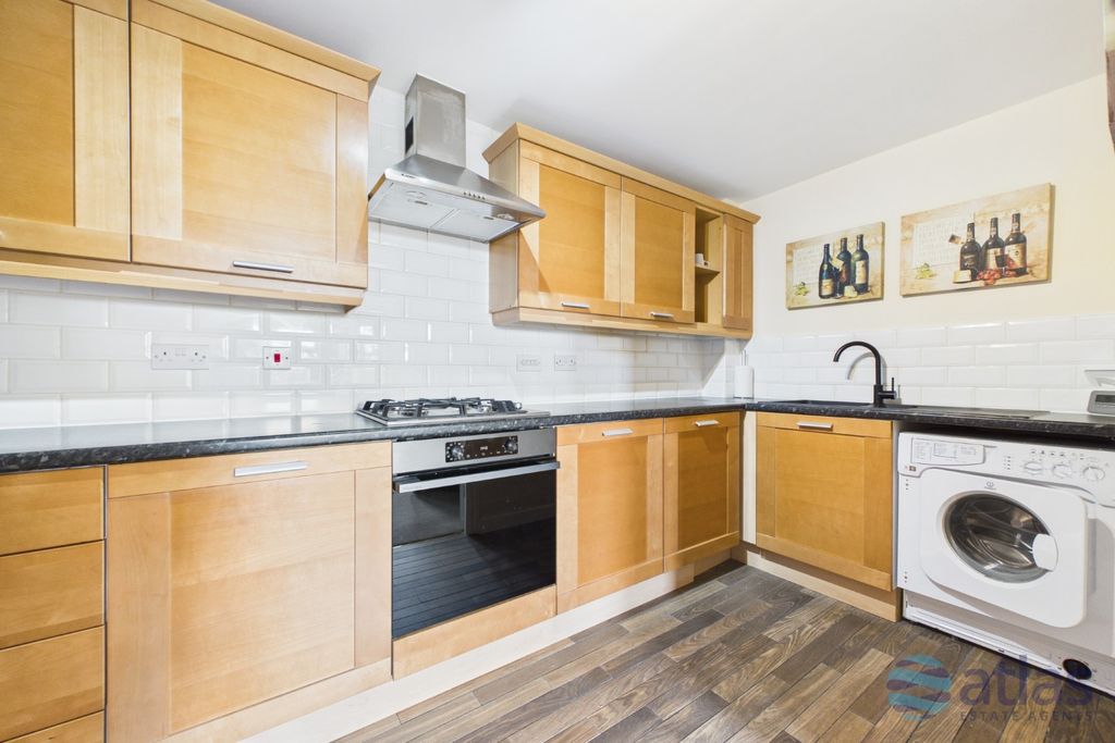 Property photo 3 of 19 Kitchen