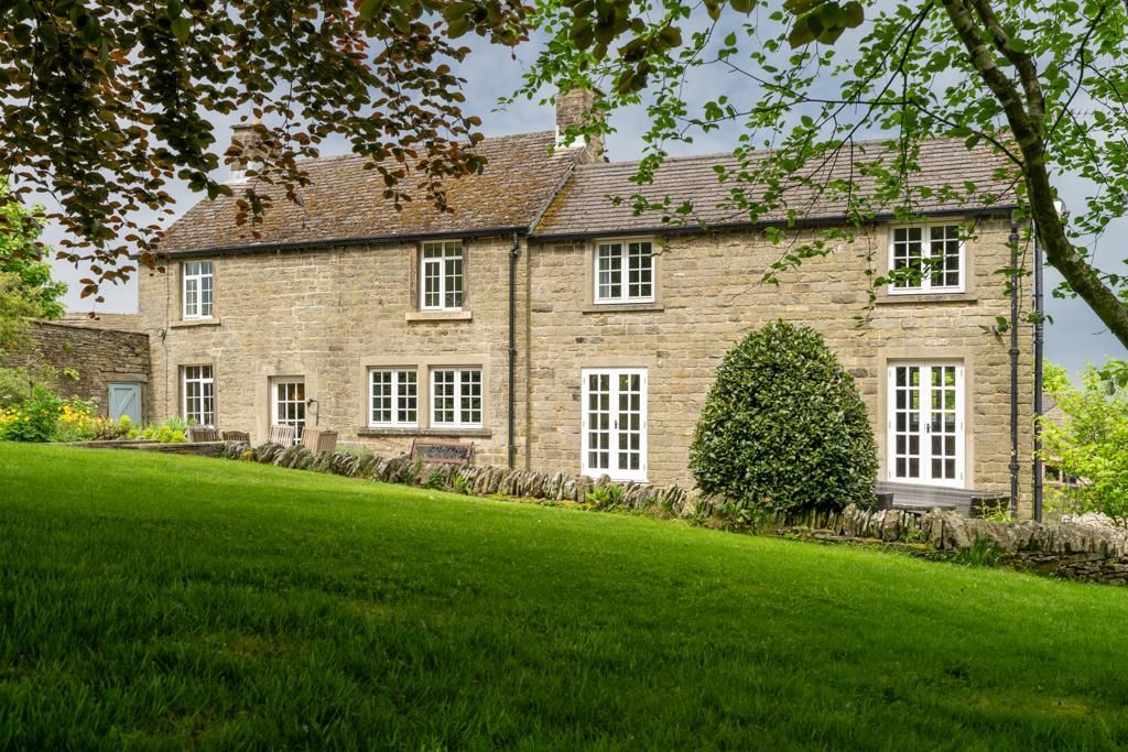 Property photo 2 of 32 Exterior And Gardens