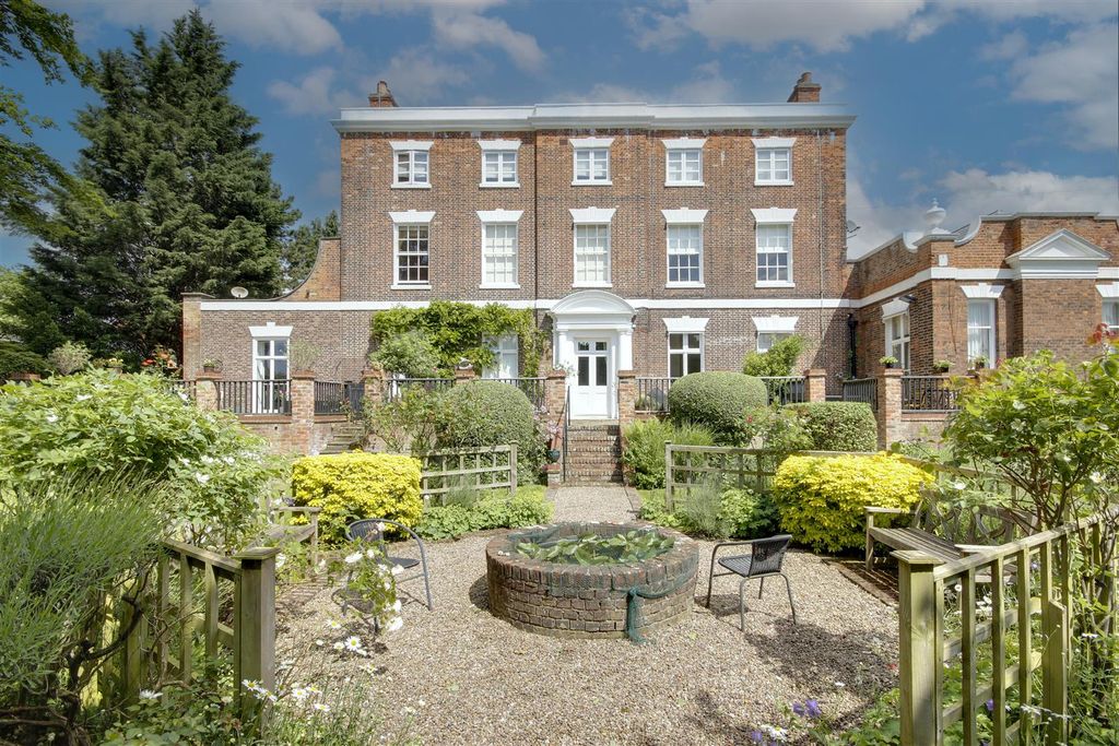 Property photo 1 of 19 4 The Manor House - Main
