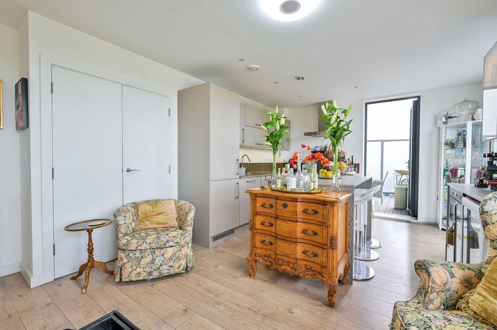 Property photo 3 of 24