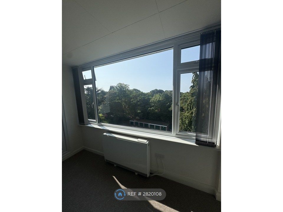 Property photo 2 of 11 Lounge