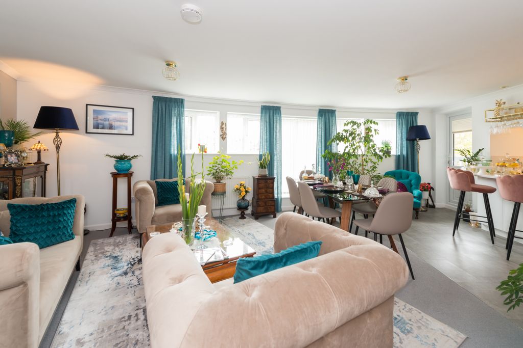 Property photo 2 of 20 Lounge/Diner