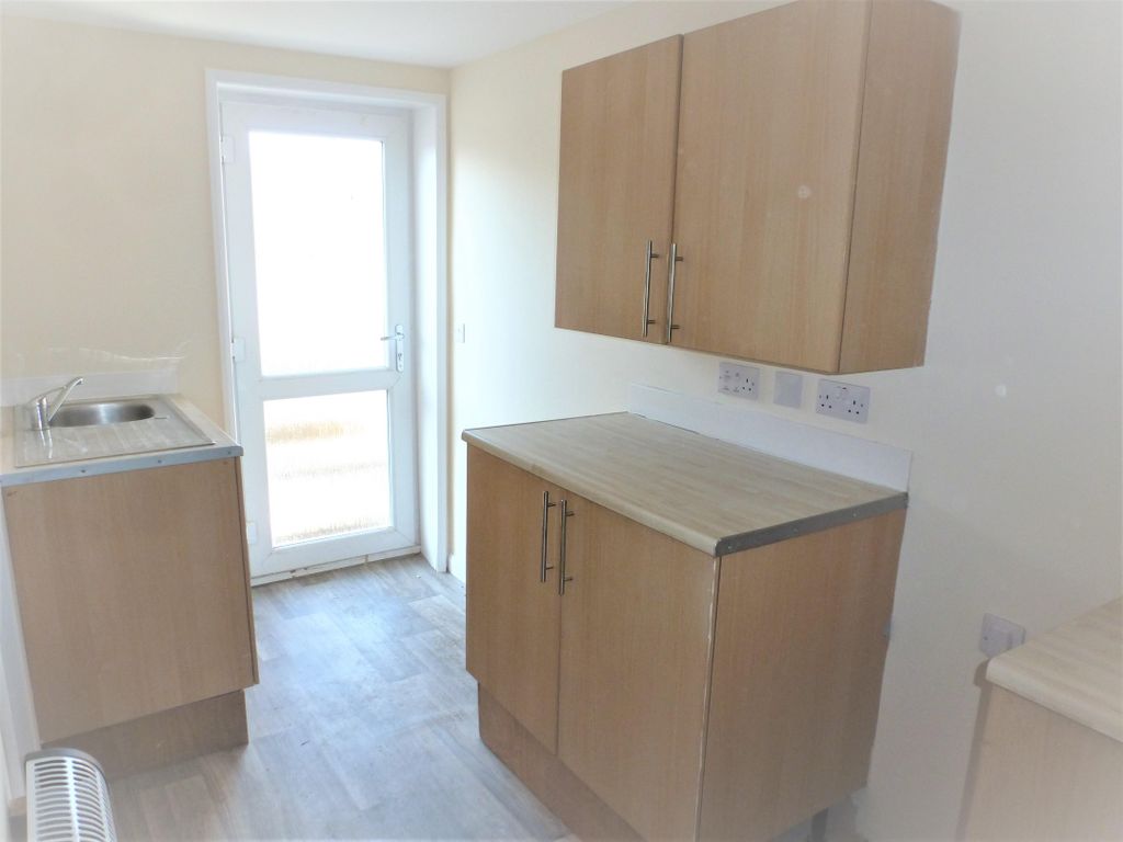 Property photo 3 of 6 Kitchen