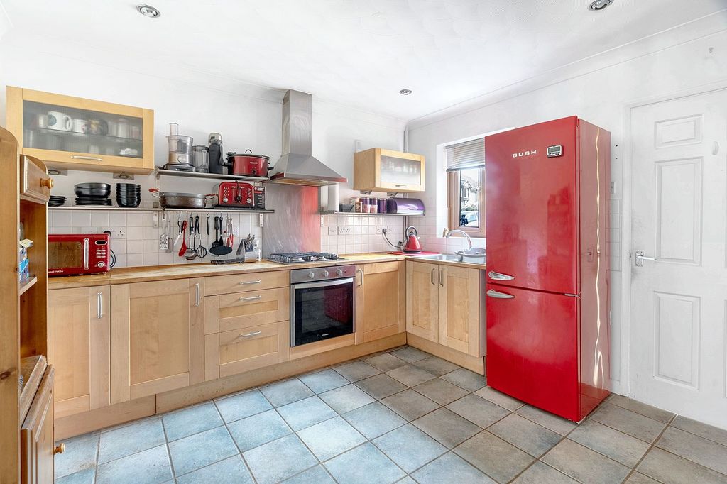 Property photo 2 of 12