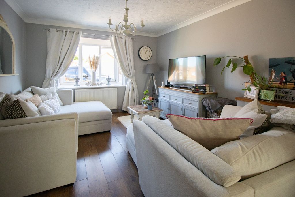 Property photo 2 of 18 4394273