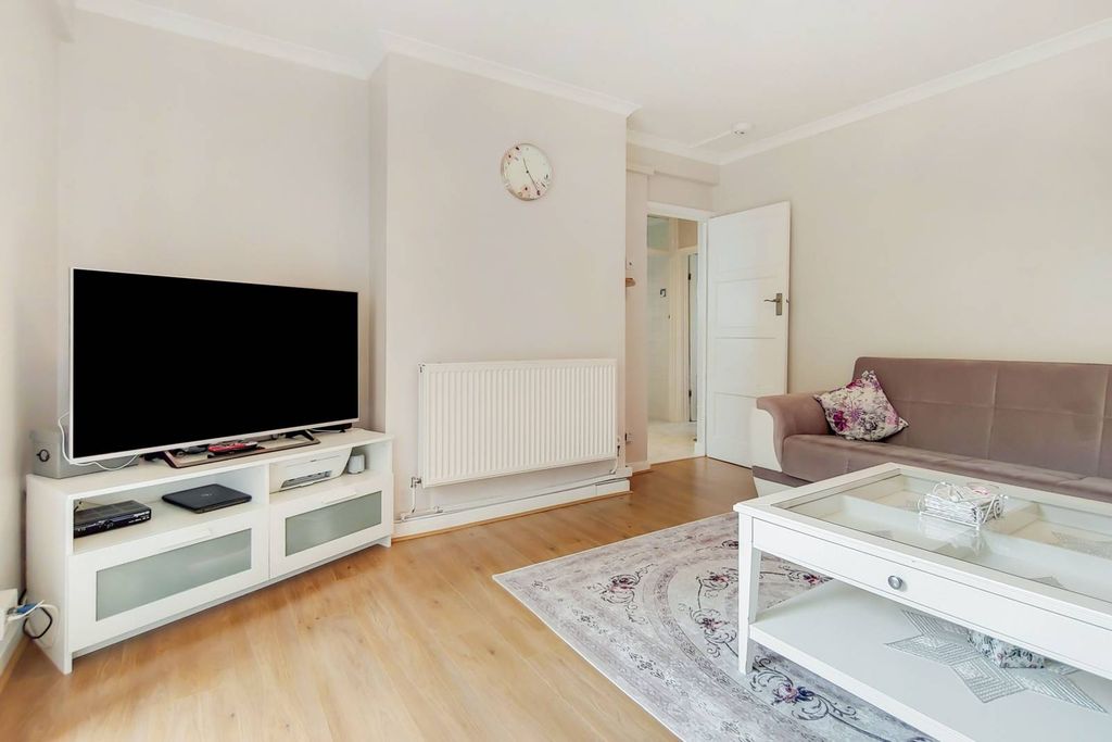 Property photo 3 of 11