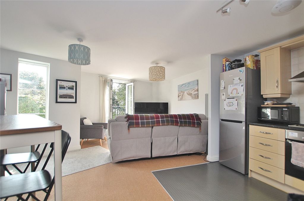 Property photo 2 of 9 Picture No. 13