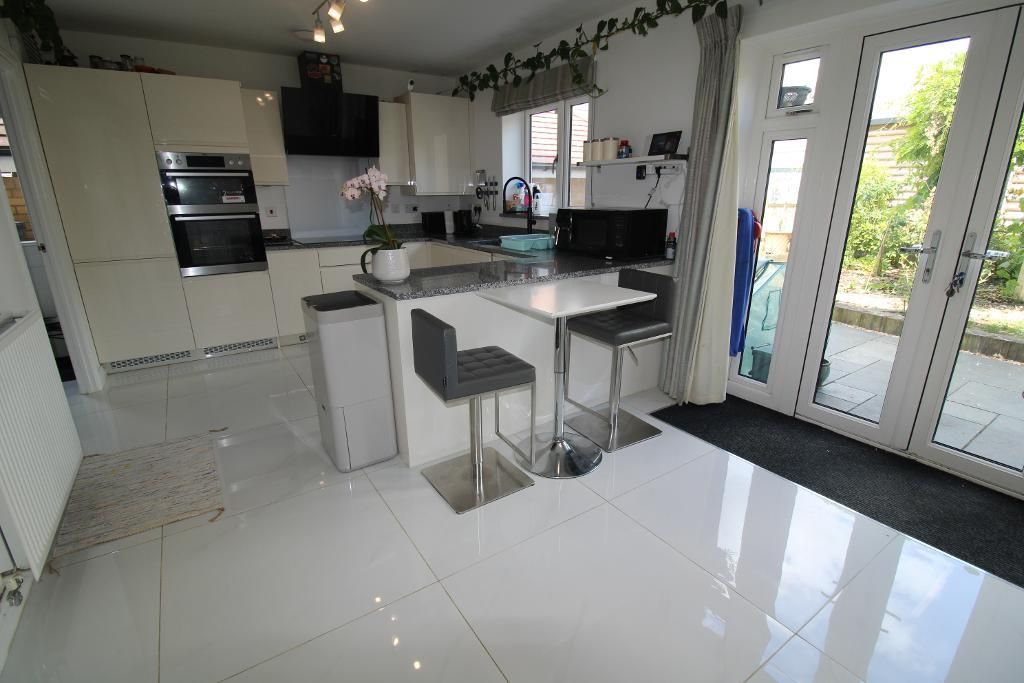 Property photo 2 of 20 Kitchen/Breakfast Room