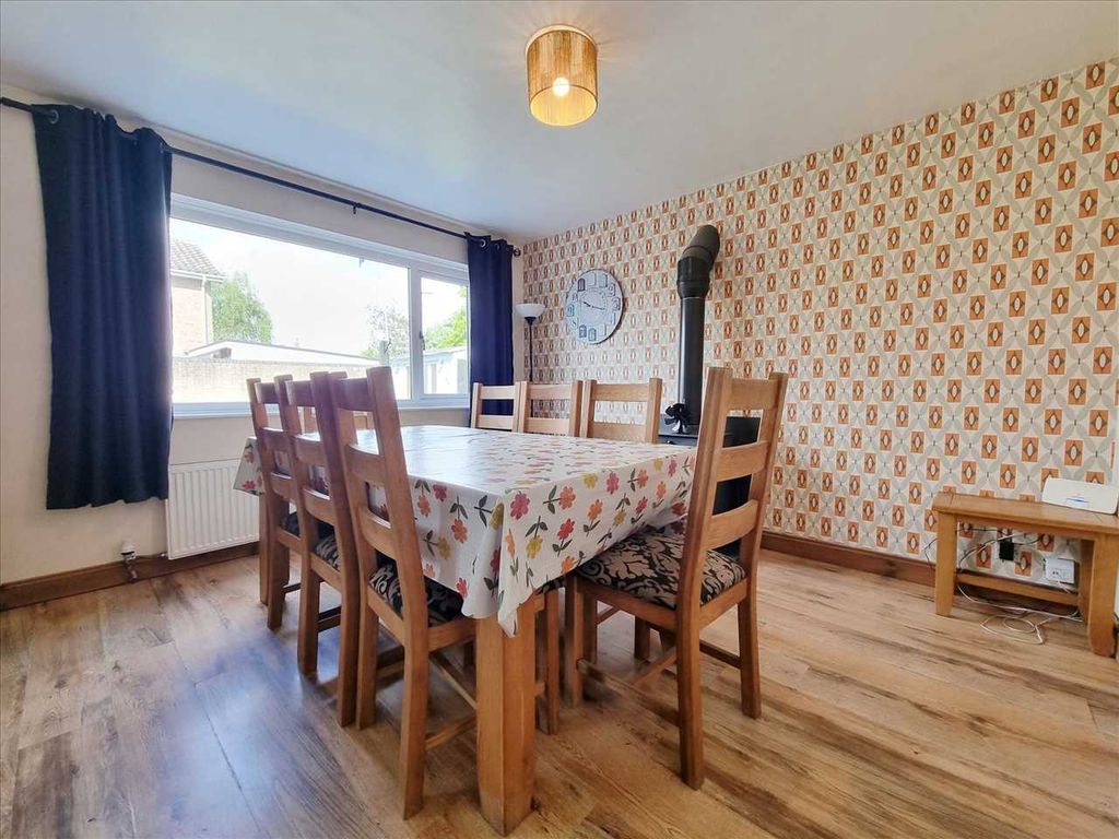 Property photo 3 of 16 Dining Area: