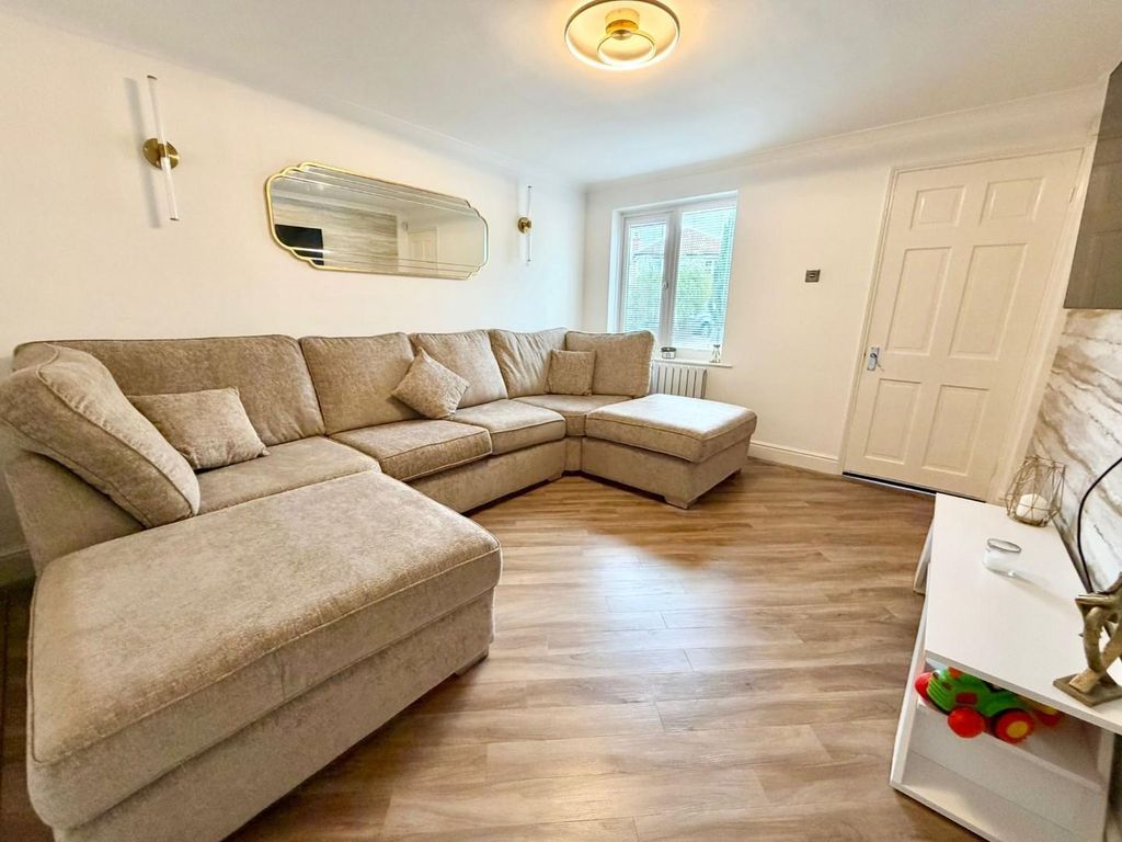 Property photo 2 of 14 Lounge