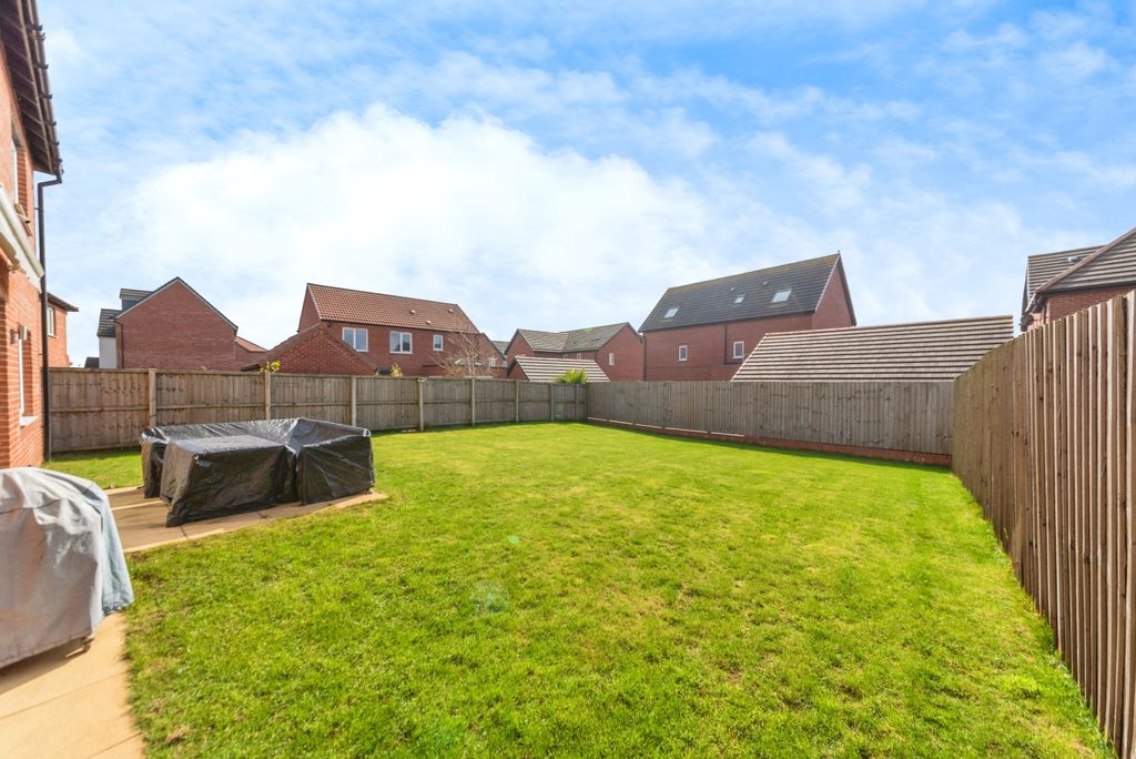 Property photo 2 of 24 24_Yarnworth_Road-35