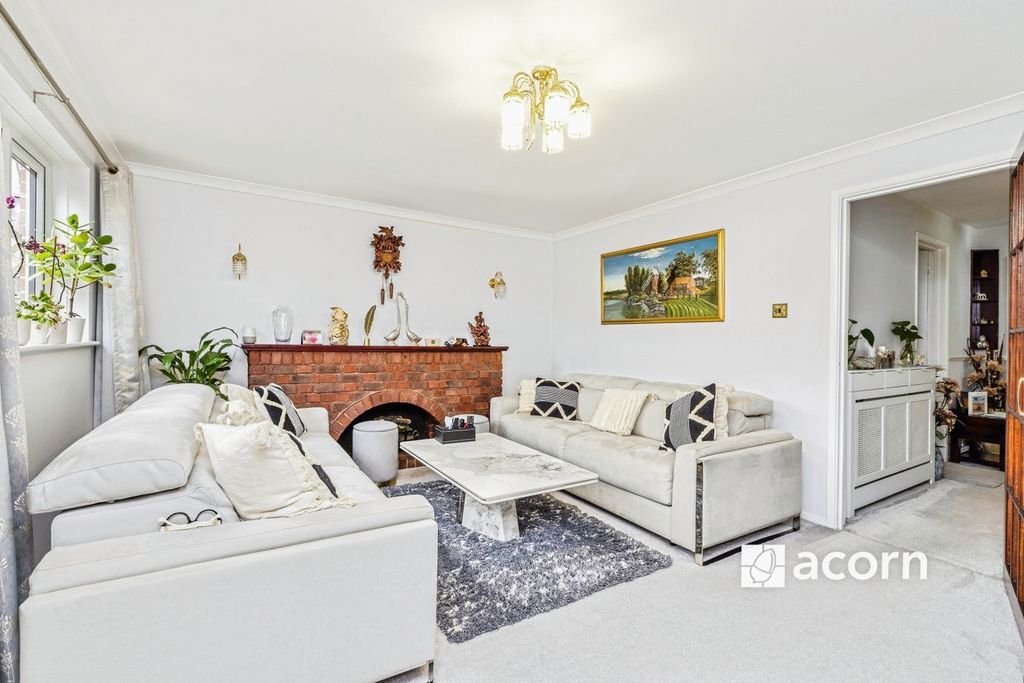 Property photo 2 of 18 Living Room