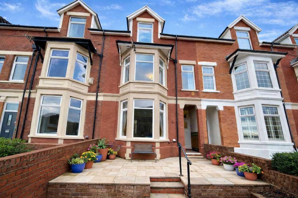 Property photo 1 of 33