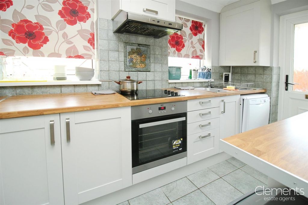 Property photo 2 of 18 Kitchen