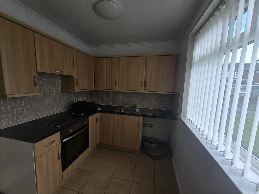 Property photo 2 of 7 Kitchen