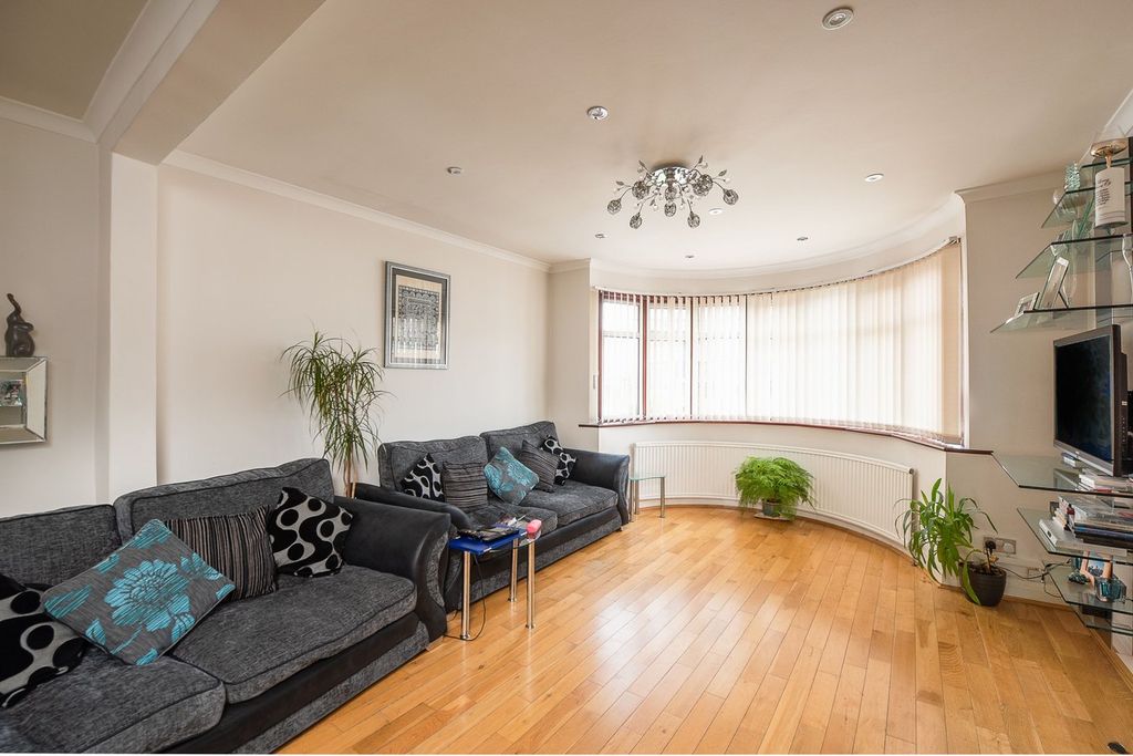 Property photo 2 of 22