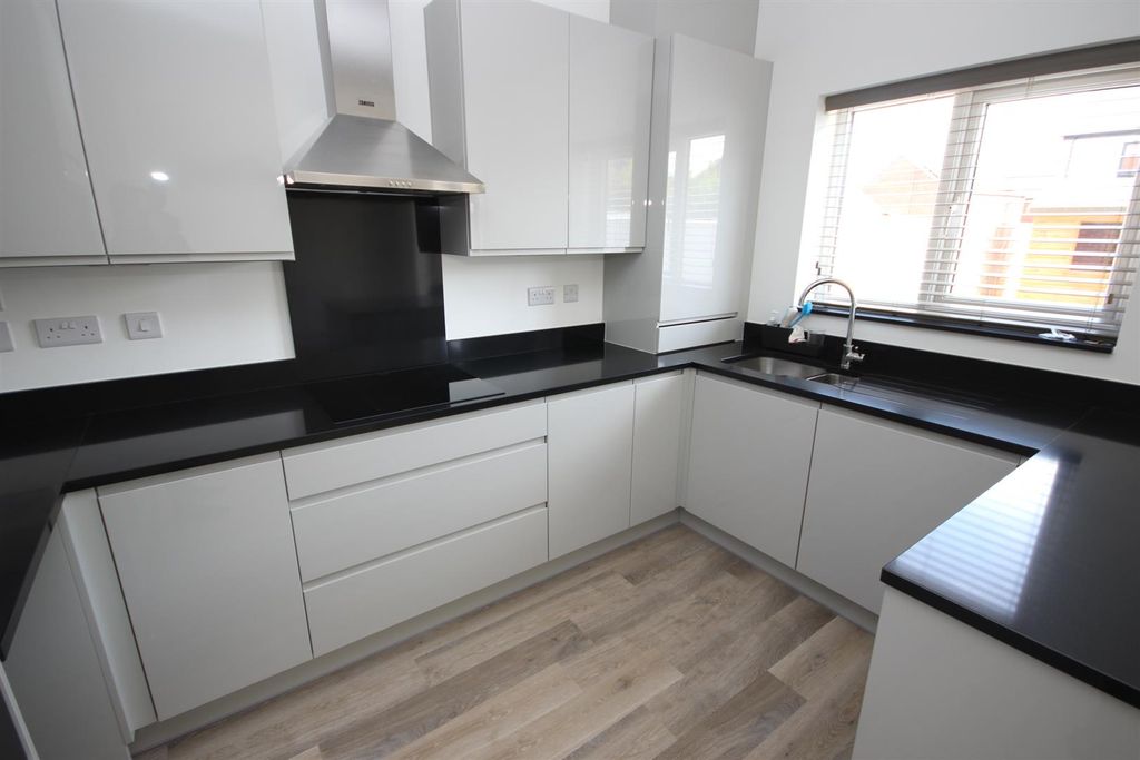Property photo 3 of 18 Kitchen.Jpg