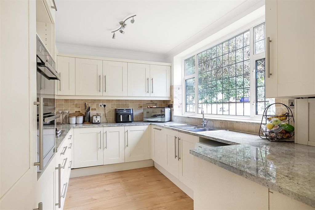 Property photo 1 of 15 Kitchen/Breakfast Room